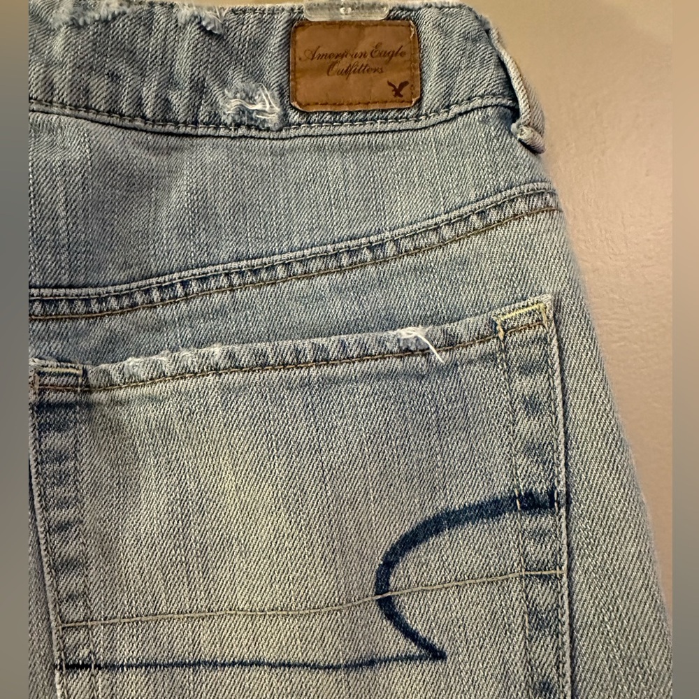AEO Distressed Denim Shorts - Size 6 - Picture 3 of 5
